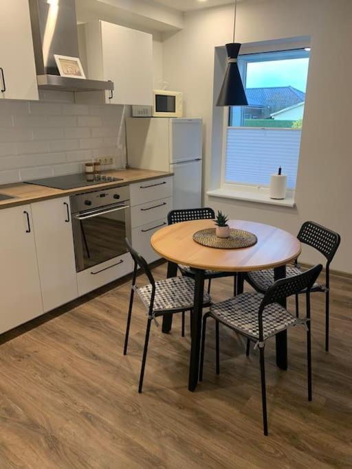 Cozy Apartment In Karmelava Екстер'єр фото