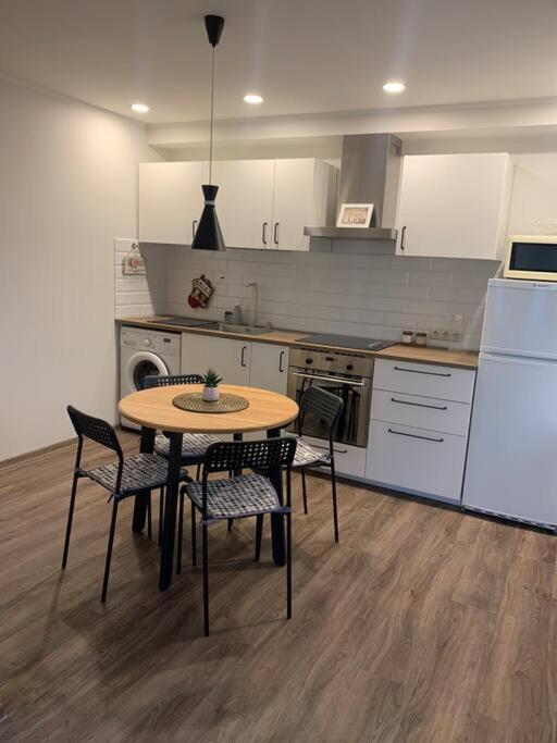 Cozy Apartment In Karmelava Екстер'єр фото