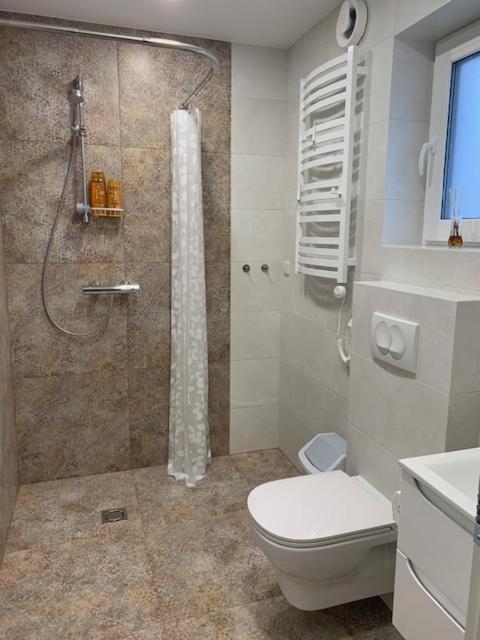Cozy Apartment In Karmelava Екстер'єр фото